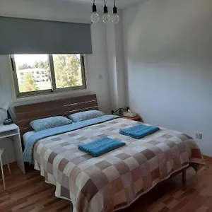 Private In Shared Near Airport - 24 Hour Shuttle Service בית אירוח לרנקה
